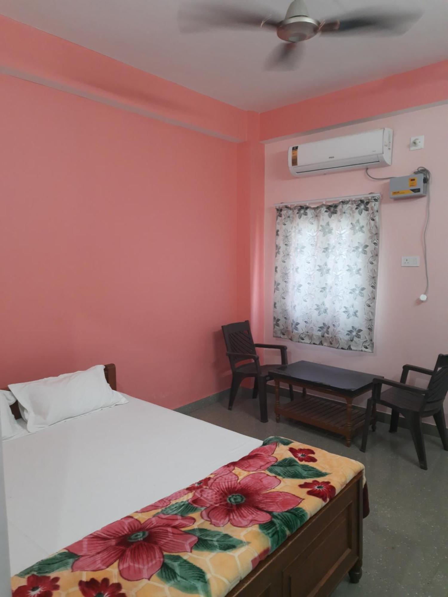 Lbh Hotel Gaya Buitenkant foto