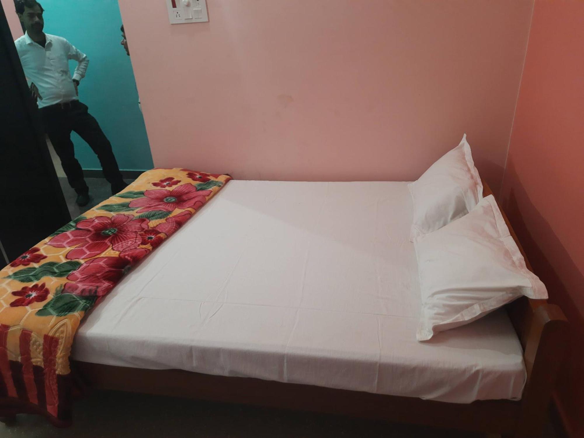 Lbh Hotel Gaya Buitenkant foto