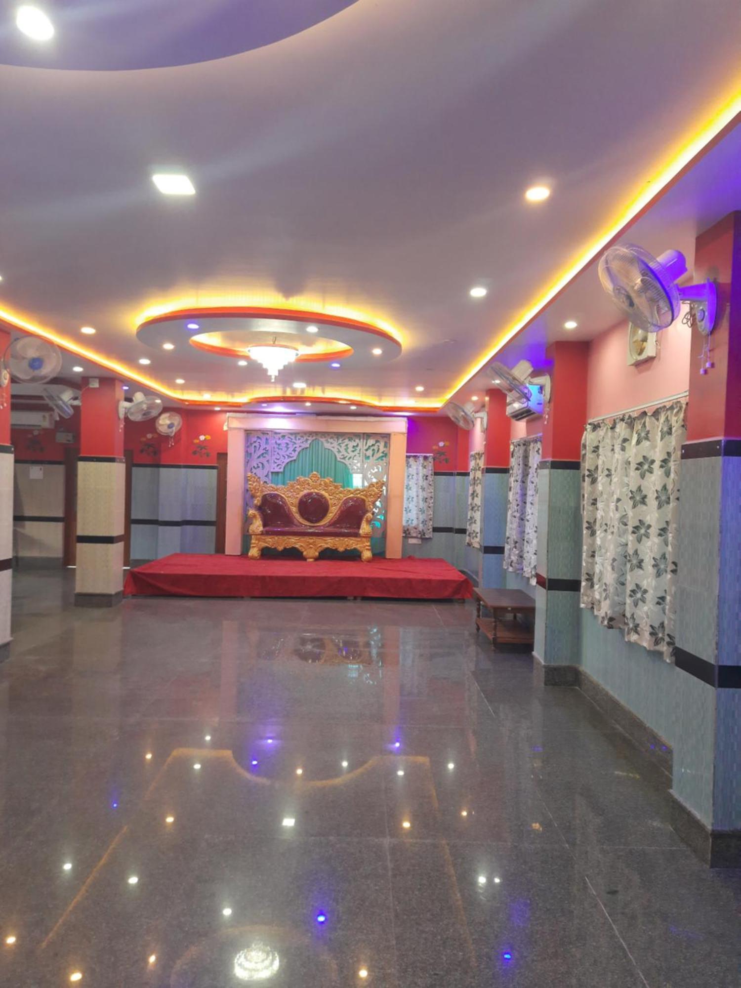 Lbh Hotel Gaya Buitenkant foto